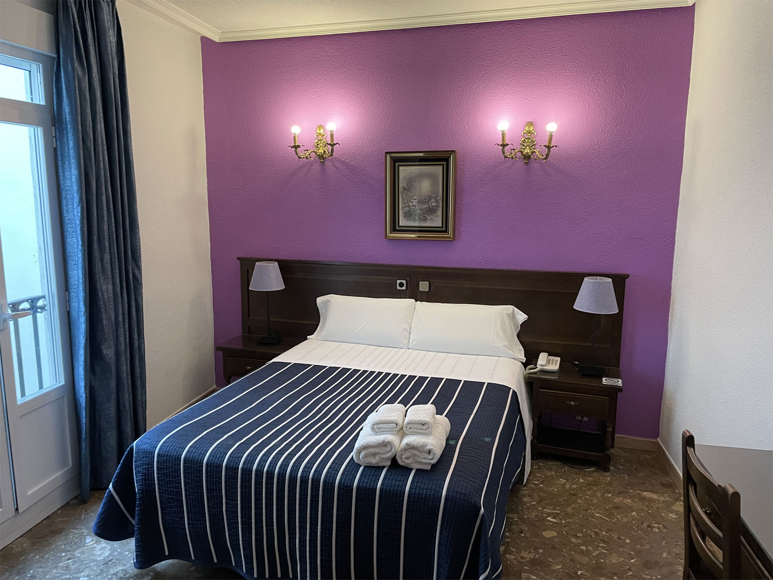 Habitación matrimonio morada